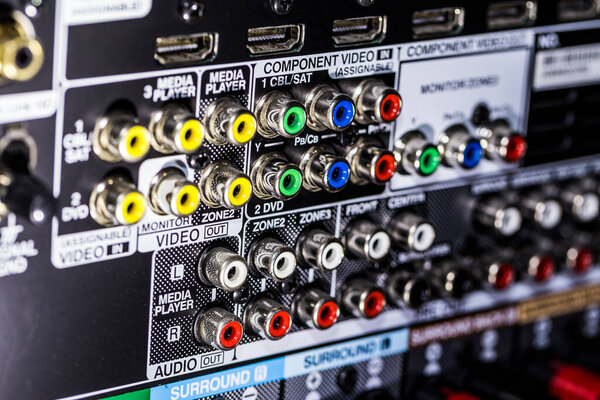 разъемы усилителя - детали розетки