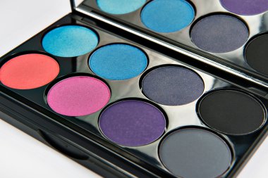 Göz gölgeler ayarlayın. Beyaz arka plan üzerinde izole. Mavi, pembe, gri, göz farı 