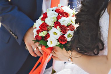 Damat Düğün buket elinde tut