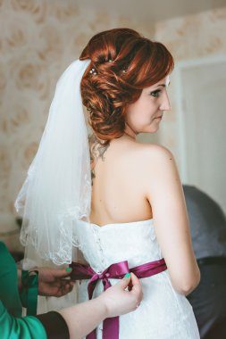 Detaylı mor dantel yakın çekim görüntü geri bir gelinlik