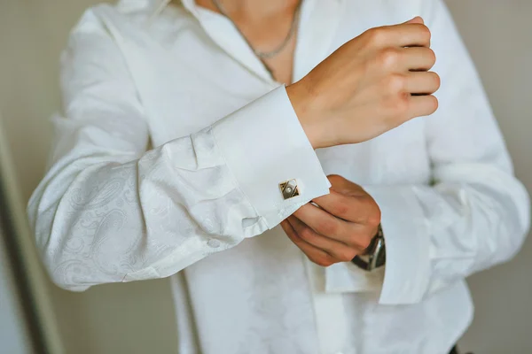 Close up of a hand man how wears white shirt and cufflink — Stock Photo, Image