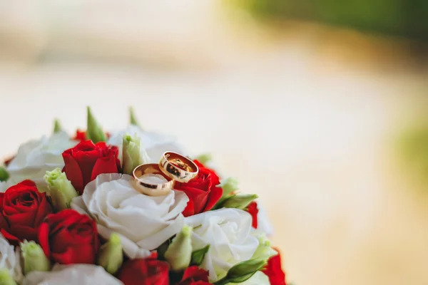 Engagement ring at the wedding — Stock Photo, Image