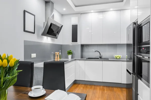 Kitchen with dining table — Stock Photo, Image