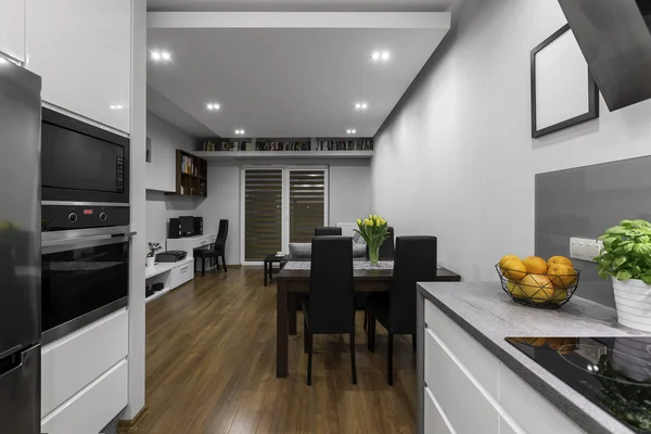 Küche mit Wohnzimmer — Stockfoto