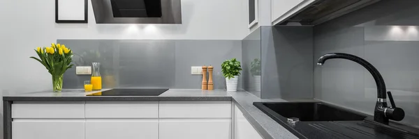 Panorama van countertops van de keuken — Stockfoto