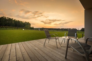 Yer dinlenmek için evde akşam