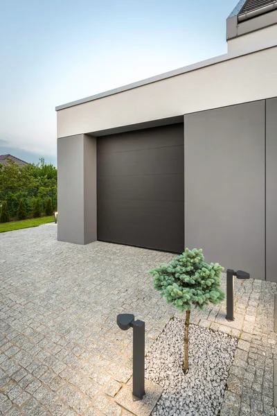 Villa moderne avec garage — Photo