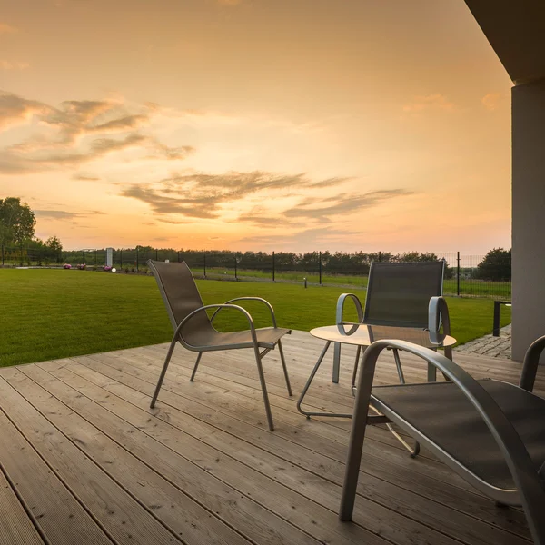 Pôr do sol em casa pátio — Fotografia de Stock