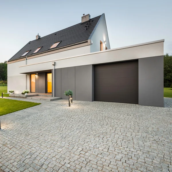 Externe weergave van stijlvolle huis — Stockfoto