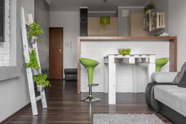 Gri yeşil detaylarla düz