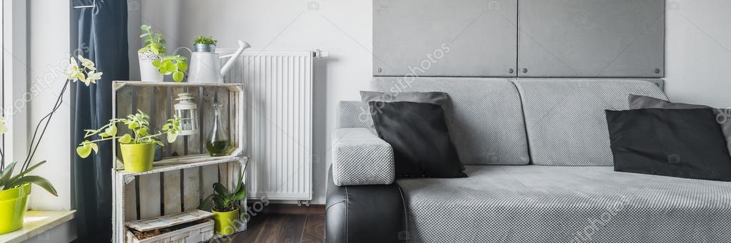 Zöld elemekkel szürke szoba — stock fotó © in4mal #115812618 Zöld szürke nappali