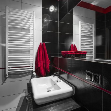 Modern siyah beyaz banyo