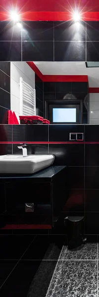 Czarny, czerwony i biały łazienka — Zdjęcie stockowe