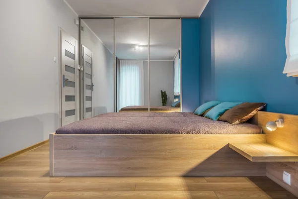 Schlafzimmer mit King Size Bett Idee — Stockfoto