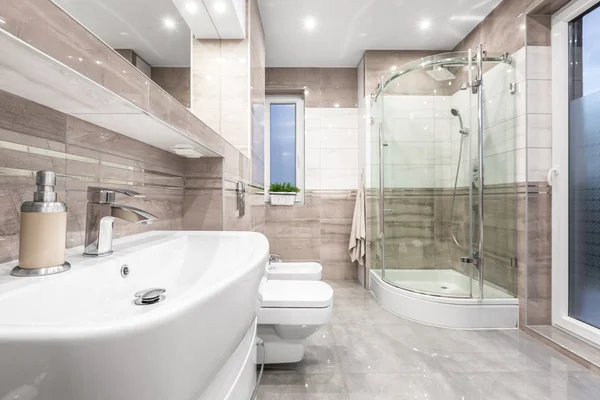 Csipetnyi luxus fürdőszoba — Stock Fotó