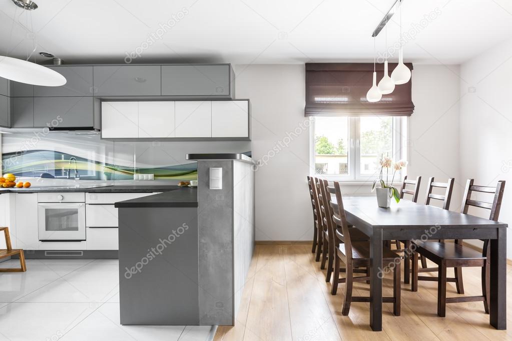 Cocina abierta al comedor — Foto de stock © in4mal #120873244