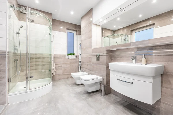 Tökéletes fürdőszoba - tágas, funkcionális — Stock Fotó