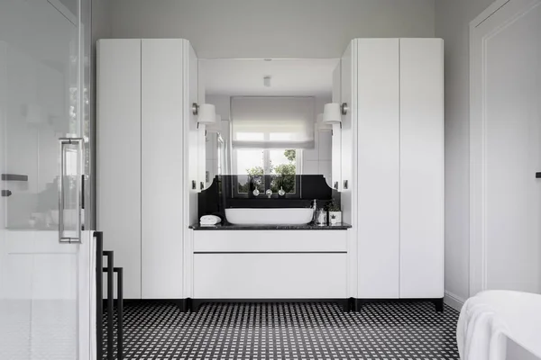 Stylish Black White Bathroom Two Wardrobes White Cabinet Modern Washbasin — Stock Photo, Image