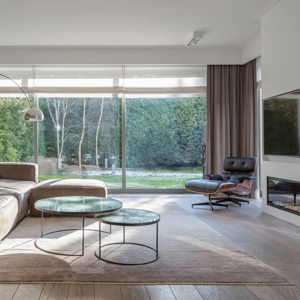 Ruang Tamu Mewah Dengan Sofa Kursi Dan Meja Kopi Bergaya — Stok Foto