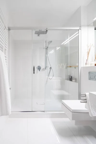 Simple Bathroom White Tiles Spacious Shower Cabin Glass Sliding Doors — Stock Photo, Image