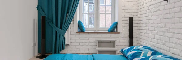 Panorama Chambre Moderne Simple Blanche Bleue Avec Grande Fenêtre Rideaux — Photo
