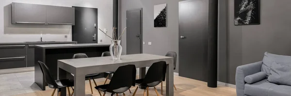 Panorama Der Neuen Grauen Esstisch Mit Sechs Schwarzen Stühlen Modernen — Stockfoto