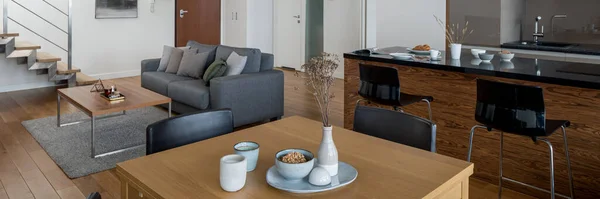 Panorama Pequeño Apartamento Espacio Abierto Con Sala Estar Cocina Comedor — Foto de Stock