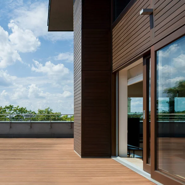 Spacious Nice Terrace Wooden Floor Walls Exterior View — Stock Photo, Image