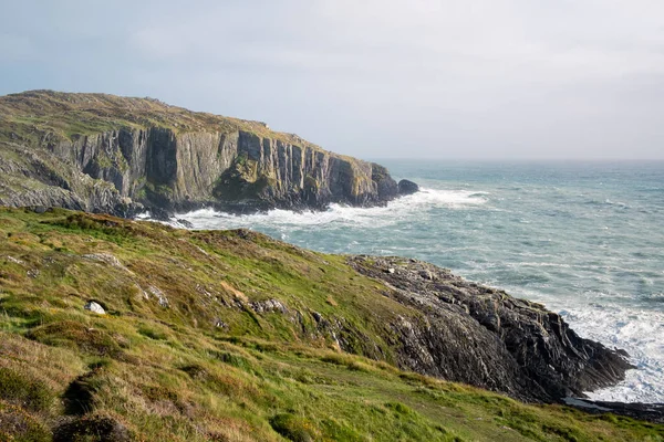 Maravilloso Paisaje Salvaje Verde Costa Irlandesa Con Olas Mar Azul —  Fotos de Stock