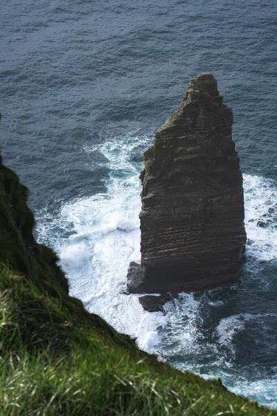 Des Reliefs Incroyables Avec Grandes Vagues Océaniques Près Des Falaises — Photo