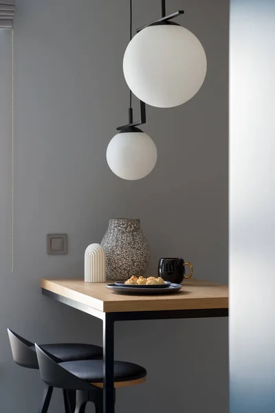 Stylish Decorations Wooden Table Two Black Chairs Modern Pendant Lamps — Φωτογραφία Αρχείου