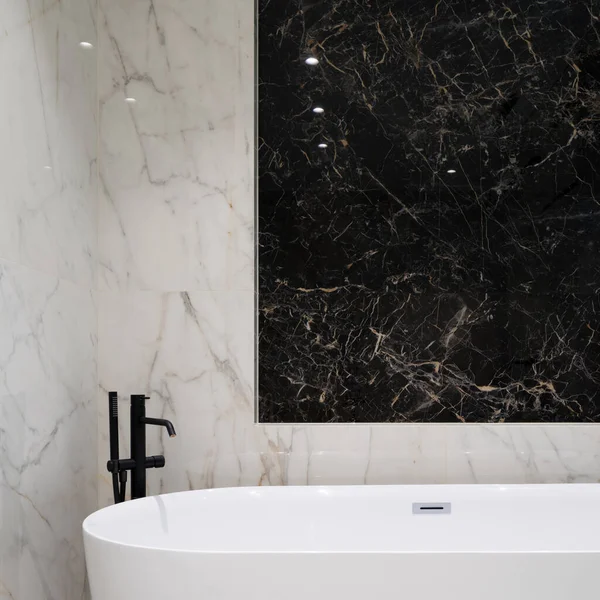 Close Fancy Bathroom Black White Marble Tiles Luxury Freestanding Bathtub — Stock Photo, Image