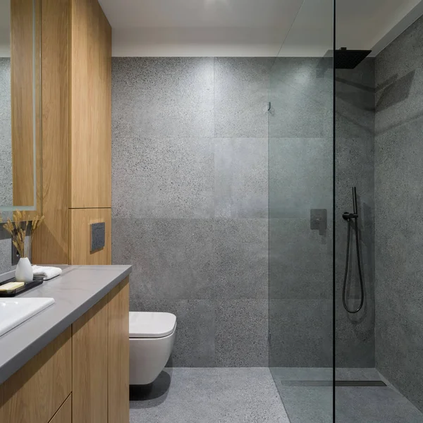 Cuarto Baño Moderno Con Gris Baldosas Granito Suelo Las Paredes — Foto de Stock