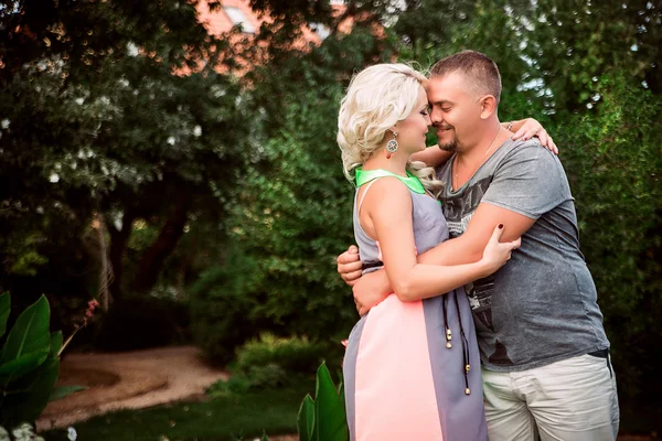 A pregnant woman and a man. A family — Stock Photo, Image