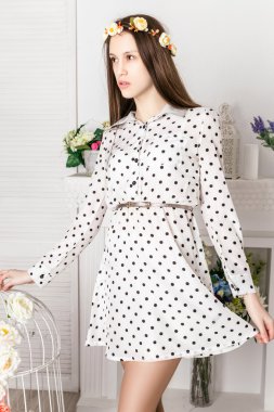 Bahar Studio'da poz genç güzel kız