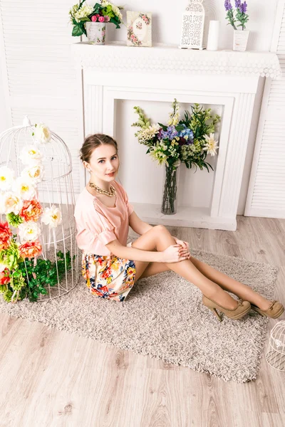 Bahar Studio'da poz genç güzel kız