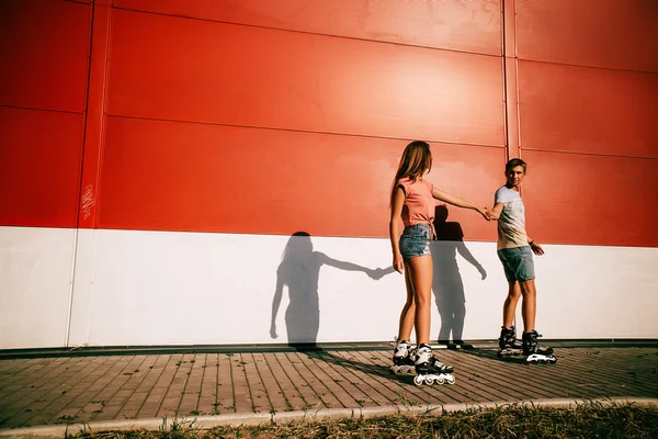 Un par de patines al atardecer —  Fotos de Stock