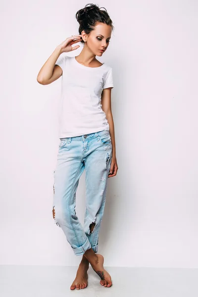 Studio photo of young  woman on white background — Stock Photo, Image