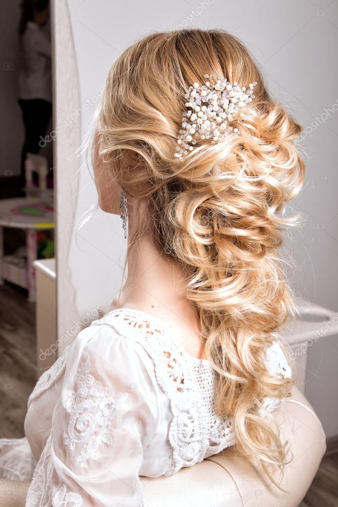 Schonheit Hochzeit Frisur Braut Blondes Madchen Mit Lockigem