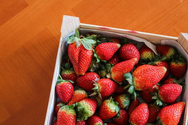 Fresas Una Caja Madera — Foto de Stock