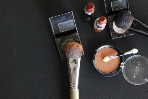 Makyaj Ürünleri Ayrıntılı Ruj