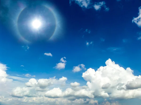 Nuvola Bianca cielo blu in movimento dal vento — Foto Stock