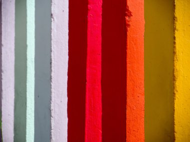 Gökkuşağı duvar sıcak sesi