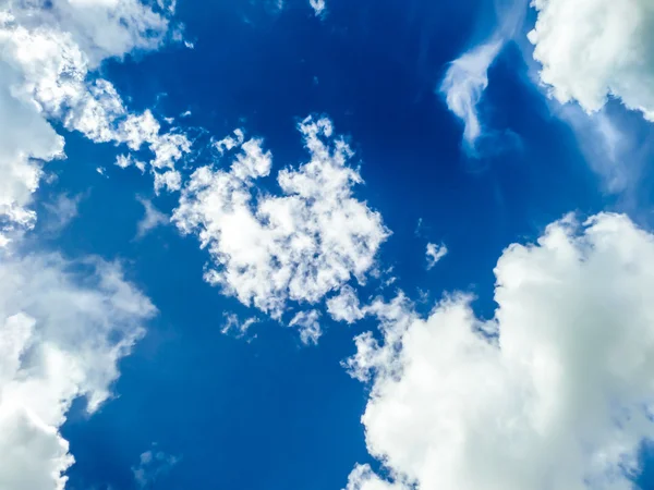 Clound fundo céu azul — Fotografia de Stock