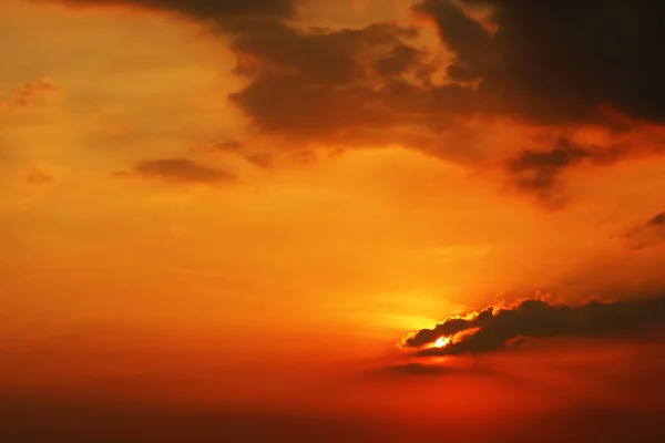 Sonnenuntergang Abend Dunkelorangefarbene Wolke Himmel — Stockfoto