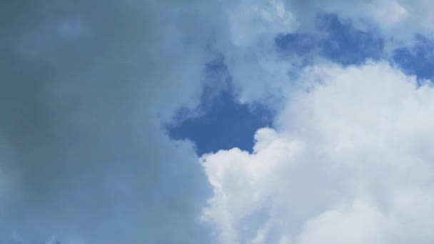 Heap céu azul cinza nuvem branca lapso de tempo na temporada de inverno — Vídeo de Stock
