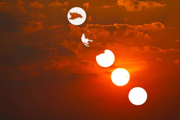 Increíble Luz Roja Naranja Amarillo Cielo Puesta Sol Nuevo Nube — Foto de Stock