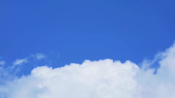梅雨の真っ青な空白い雲の時間の経過 — ストック動画