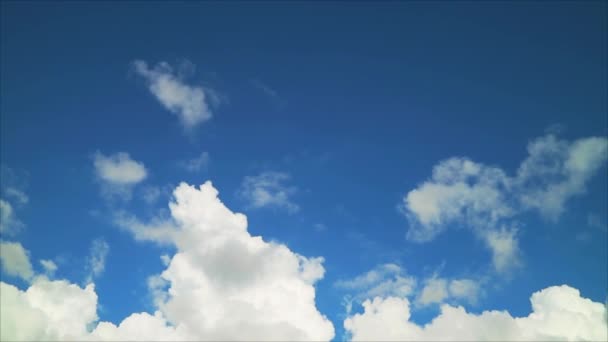 Patelnia błękitnego nieba biała chmura w sezonie zimowym — Wideo stockowe