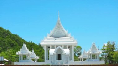 Beyaz tapınak kapısı Wat Porno Prapha Nimit in chonburi time apse